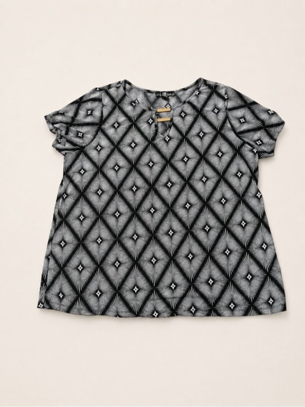80 Park 1X Black White Geometric Print Blouse Women's Plus Size Short Sleeve
